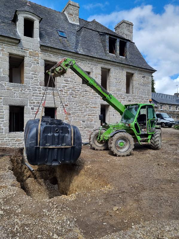 Roche Béton réalise l’assainissement individuel à Huelgoat et Carhaix : fosses toutes eaux, micro-stations, filtres compacts et conformité SPANC. Contactez-nous.