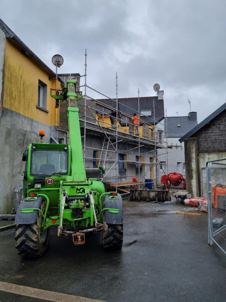Surélévation de maison reprise de maçonnerie terrasse existante montage parpaing linteau beton appuis prefa menuiserie et enduit (1)